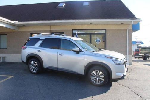 2023 Nissan Pathfinder SL 4WD