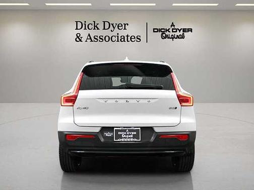 Crystal White 2025 Volvo XC40 Ultra