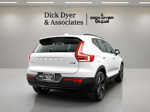 Crystal White 2025 Volvo XC40 Ultra