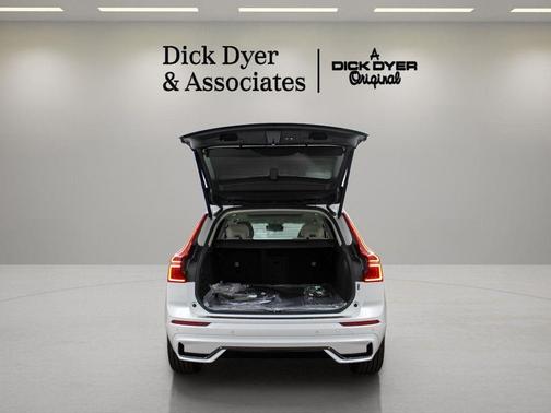 2026 Volvo XC60 B5 Ultra