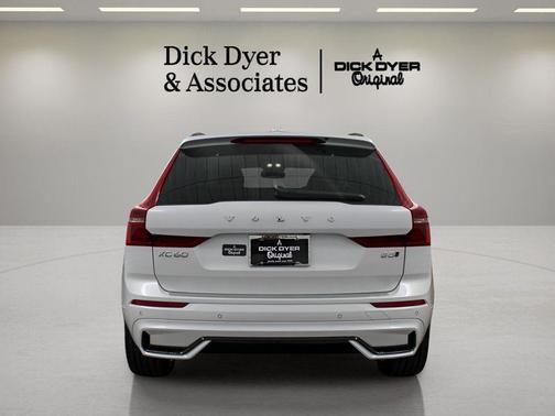 2026 Volvo XC60 B5 Ultra