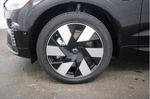 2025 Volvo XC60 Plug-In Hybrid T8 Plus
