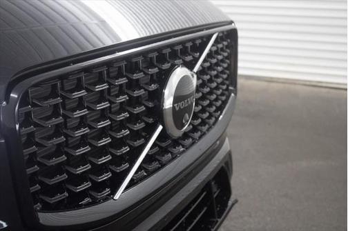 2025 Volvo XC60 Plug-In Hybrid T8 Plus