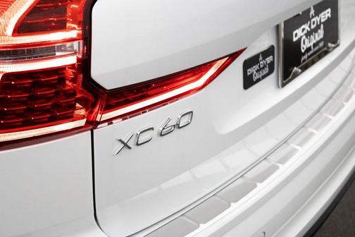 2024 Volvo XC60 Recharge Plug-In Hybrid T8 Ultimate Dark Theme