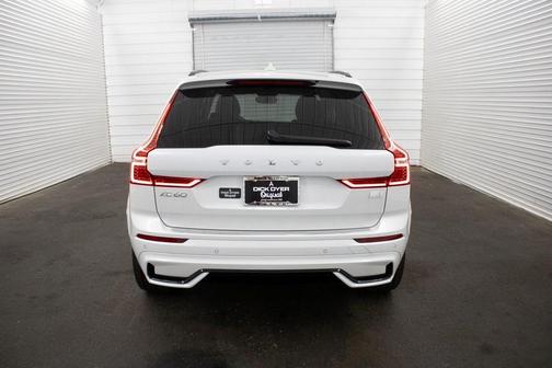 2024 Volvo XC60 Recharge Plug-In Hybrid T8 Ultimate Dark Theme
