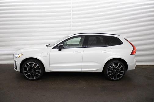 2024 Volvo XC60 Recharge Plug-In Hybrid T8 Ultimate Dark Theme