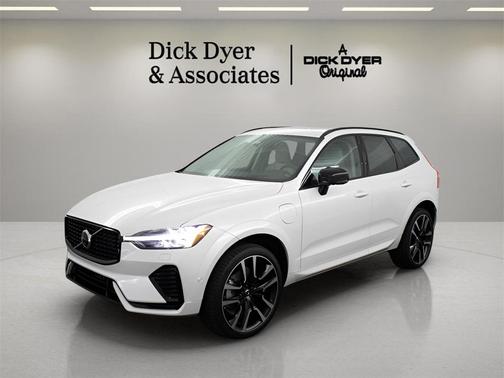 2024 Volvo XC60 Recharge Plug-In Hybrid T8 Ultimate Dark Theme