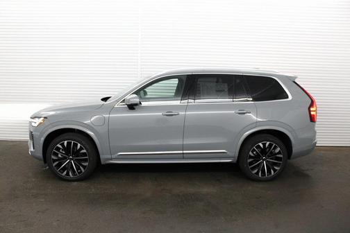 2025 Volvo XC90 Plug-In Hybrid T8 Plus 7-Seater