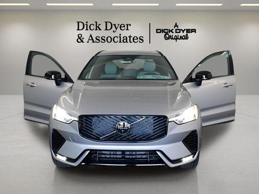 2026 Volvo XC60 B5 Plus