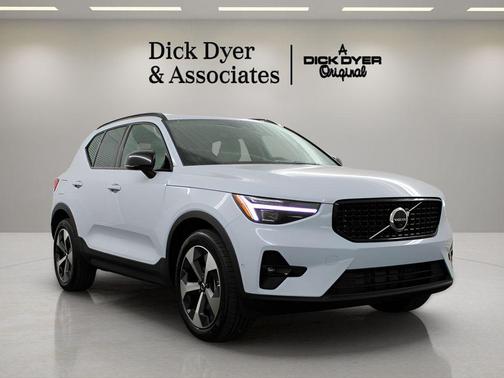 Cloud 9 White 2026 Volvo XC40 B5 Plus