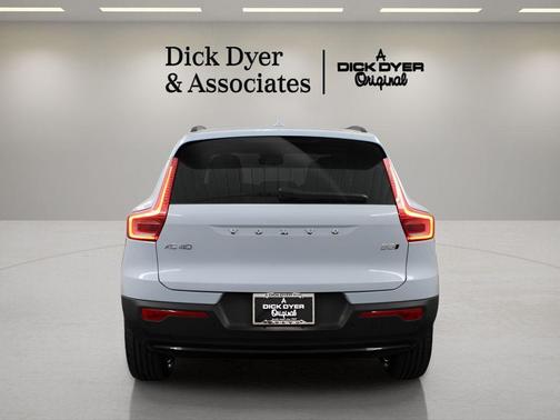 Cloud 9 White 2026 Volvo XC40 B5 Plus