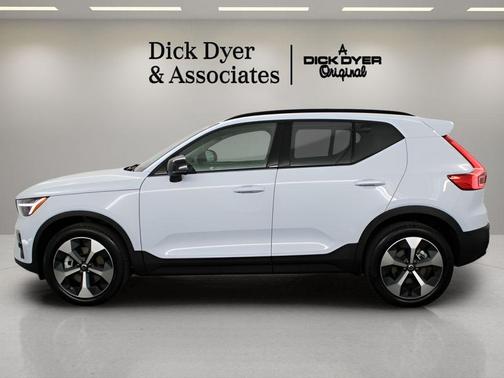 Cloud 9 White 2026 Volvo XC40 B5 Plus