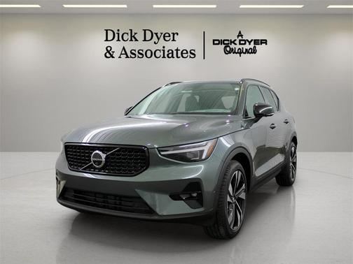 2026 Volvo XC40 B5 Ultra