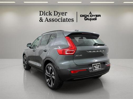 2026 Volvo XC40 B5 Ultra