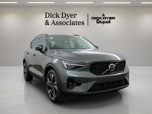 2026 Volvo XC40 B5 Ultra