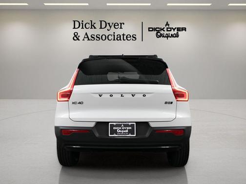 Crystal White 2026 Volvo XC40 B5 Ultra Black Edition