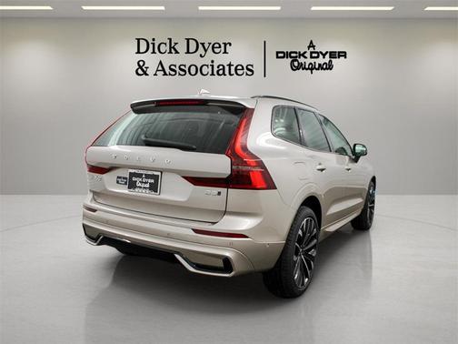 2026 Volvo XC60 B5 Ultra