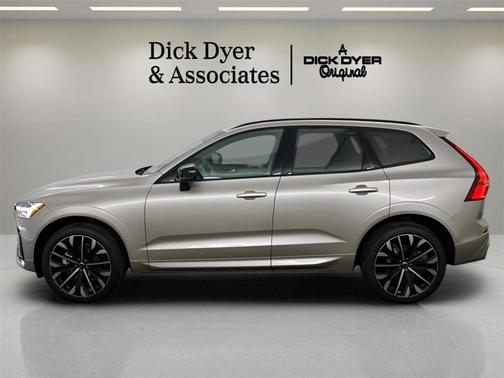 2026 Volvo XC60 B5 Ultra