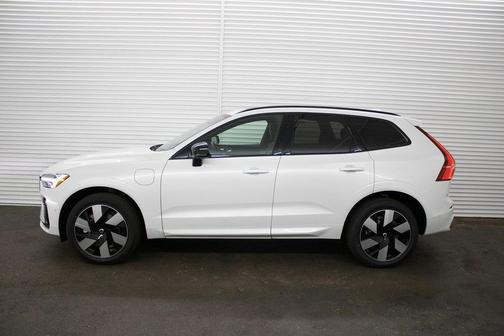 2024 Volvo XC60 Recharge Plug-In Hybrid T8 Plus Dark Theme