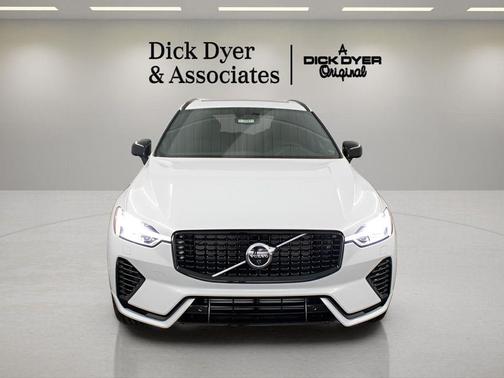 2024 Volvo XC60 Recharge Plug-In Hybrid T8 Plus Dark Theme