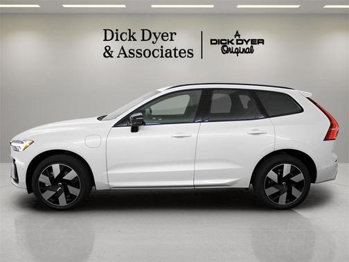 2024 Volvo XC60 Recharge Plug-In Hybrid T8 Plus Dark Theme