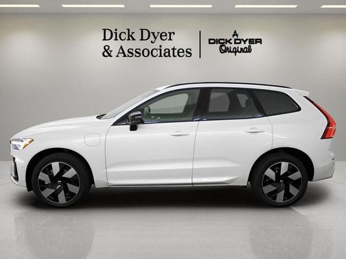 2024 Volvo XC60 Recharge Plug-In Hybrid T8 Plus Dark Theme