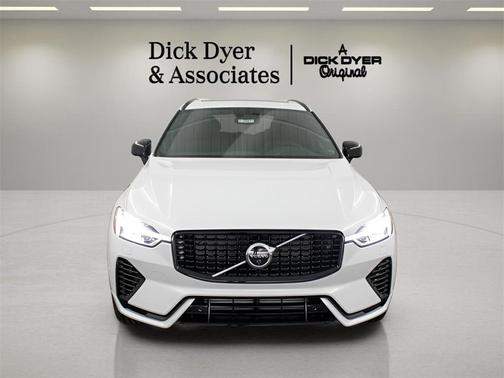 2024 Volvo XC60 Recharge Plug-In Hybrid T8 Plus Dark Theme