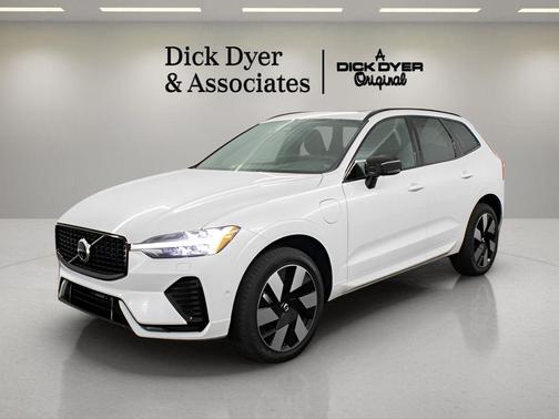 2024 Volvo XC60 Recharge Plug-In Hybrid T8 Plus Dark Theme