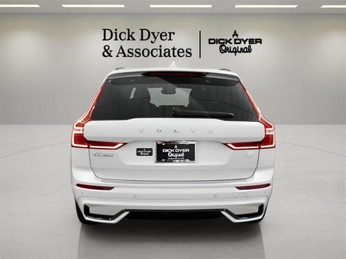 2024 Volvo XC60 Recharge Plug-In Hybrid T8 Plus Dark Theme