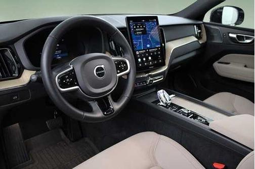 Crystal White 2026 Volvo XC60 Plus