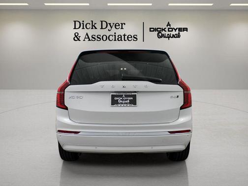Crystal White Pearl 2026 Volvo XC90 B6 Ultra 6-Seater