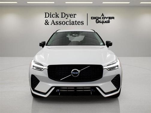 2025 Volvo XC60 Plug-In Hybrid T8 Plus