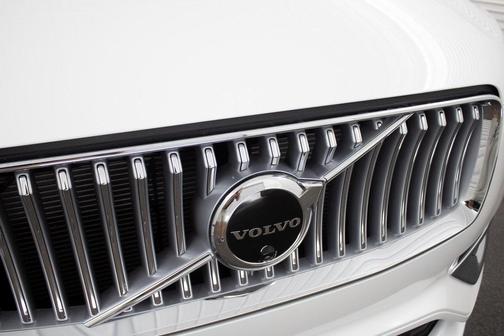 2025 Volvo XC90 Plug-In Hybrid T8 Plus 7-Seater