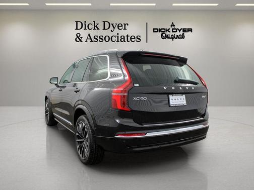 2025 Volvo XC90 B6 Plus 7-Seater