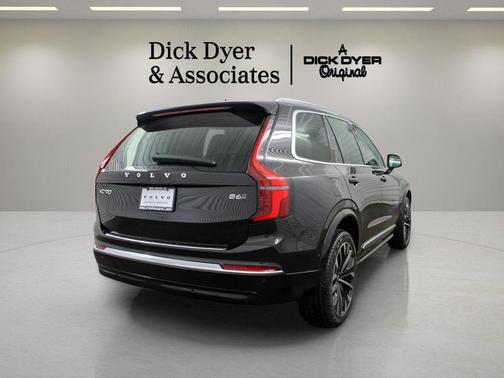 2025 Volvo XC90 B6 Plus 7-Seater