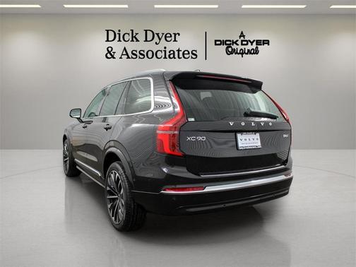 2025 Volvo XC90 B6 Plus 7-Seater