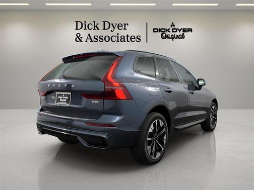 2026 Volvo XC60 B5 Plus