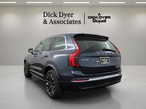 Denim Blue Metallic 2026 Volvo XC90 B6 Plus 7-Seater