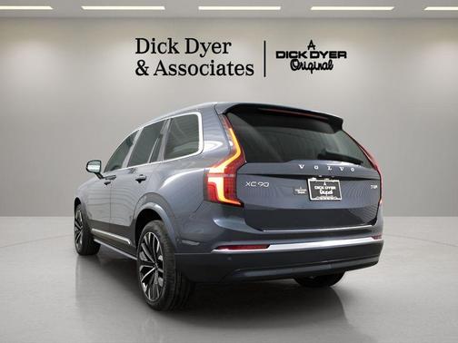 Denim Blue Metallic 2026 Volvo XC90 Plug-In Hybrid T8 Ultra 7-Seater
