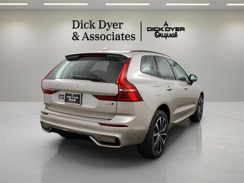 2025 Volvo XC60 B5 Plus