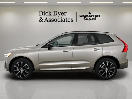 2025 Volvo XC60 B5 Plus