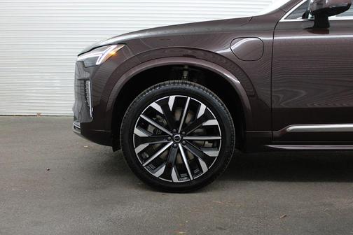 Mulberry Red 2026 Volvo XC90 Plug-In Hybrid T8 Core