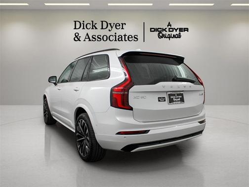 2026 Volvo XC90 B6 Ultra Dark Theme 7-Seater