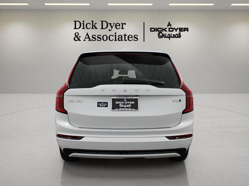 Crystal White Pearl 2026 Volvo XC90 B6 Ultra Dark Theme 7-Seater