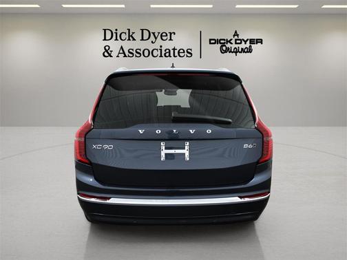 2025 Volvo XC90 B6 Core