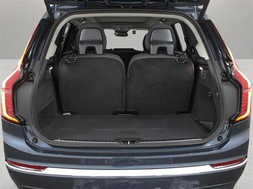 2025 Volvo XC90 B6 Core