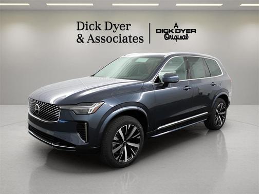 2025 Volvo XC90 B6 Core