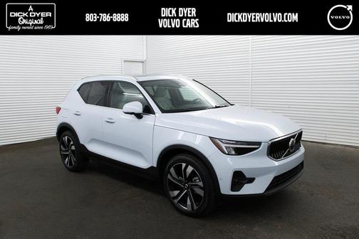 2025 Volvo XC40 B5 Plus Bright Theme