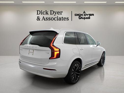 2026 Volvo XC90 Plug-In Hybrid T8 Plus 6-Seater