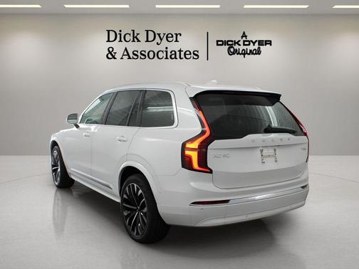 2026 Volvo XC90 Plug-In Hybrid T8 Plus 6-Seater